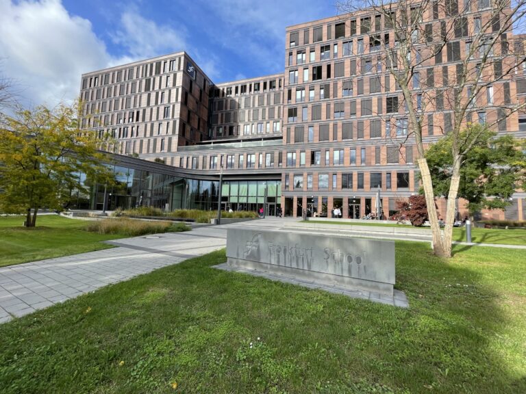 Mehr über den Artikel erfahren TBS1-Wirtschaftslehrer bilden sich an der Frankfurt School of Finance & Management fort!